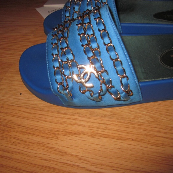 CHANEL Tropiconic Slides - Picture 3 of 6